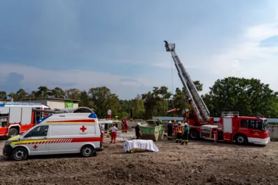 Personenrettung aus Wasserauffangbehälter in Veitsdorf A7409803-2400.jpg