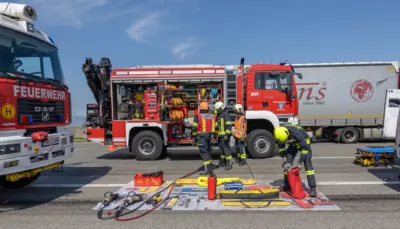 Schwerer Auffahrunfall zwischen Kleintransporter und LKW auf der A1 - eine Person verletzt foke-109816.jpg