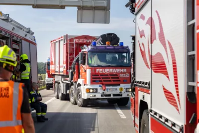 Schwerer Auffahrunfall zwischen Kleintransporter und LKW auf der A1 - eine Person verletzt foke-109829.jpg