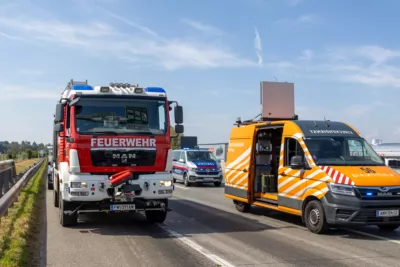 Schwerer Auffahrunfall zwischen Kleintransporter und LKW auf der A1 - eine Person verletzt foke-109830.jpg