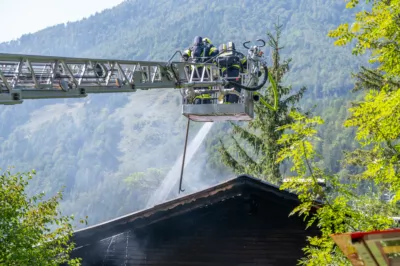 Gebäudebrand in Hinterstoder fordert Einsatz von vier Feuerwehren DSC-9661.jpg