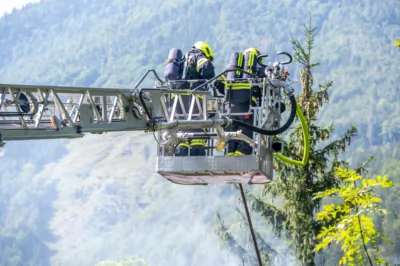 Gebäudebrand in Hinterstoder fordert Einsatz von vier Feuerwehren DSC-9663.jpg