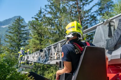 Gebäudebrand in Hinterstoder fordert Einsatz von vier Feuerwehren DSC-9667.jpg