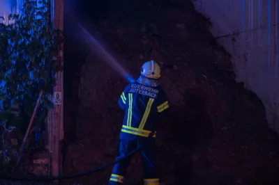 Feuerwehreinsatz bei Brand eines überdachten Misthaufens im Kremstal DSC-9798.jpg