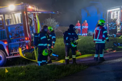 Feuerwehreinsatz bei Brand eines überdachten Misthaufens im Kremstal DSC-9804.jpg