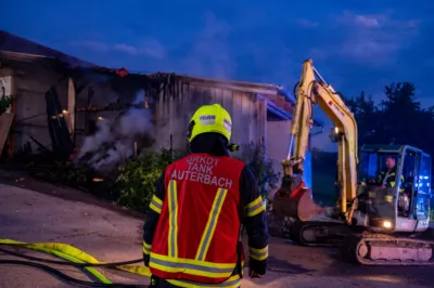 Feuerwehreinsatz bei Brand eines überdachten Misthaufens im Kremstal DSC-9831.jpg