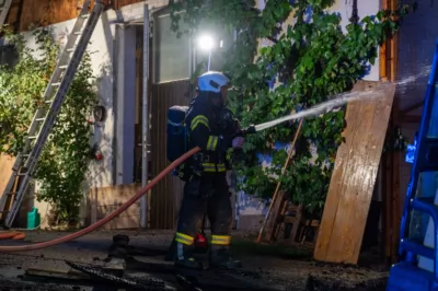 Feuerwehreinsatz bei Brand eines überdachten Misthaufens im Kremstal DSC-9844.jpg