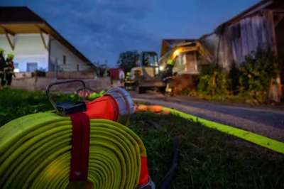 Feuerwehreinsatz bei Brand eines überdachten Misthaufens im Kremstal DSC-9867.jpg