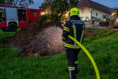 Feuerwehreinsatz bei Brand eines überdachten Misthaufens im Kremstal DSC-9884.jpg