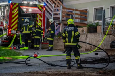 Feuerwehreinsatz bei Brand eines überdachten Misthaufens im Kremstal DSC-9891.jpg