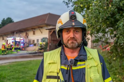 Feuerwehreinsatz bei Brand eines überdachten Misthaufens im Kremstal DSC-9894.jpg