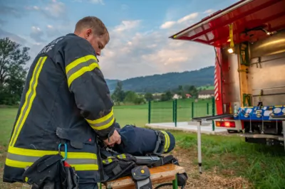 Feuerwehreinsatz bei Brand eines überdachten Misthaufens im Kremstal DSC-9915.jpg