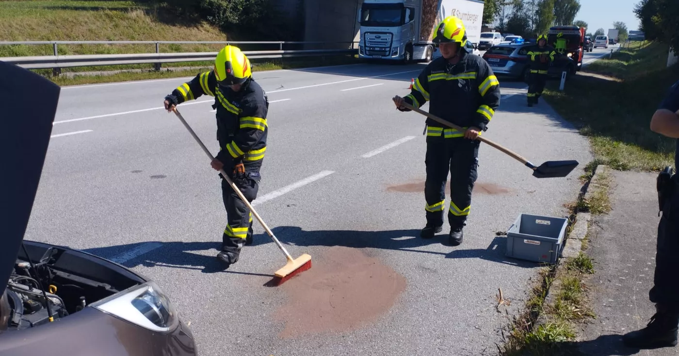 Titelbild: Fehlalarm: PKW-Brandverdacht entpuppt sich als technischer Defekt