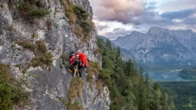 Paragleiter kollidierten in der Luft - Großübung in Grünau im Almtal DJI-0253.jpg