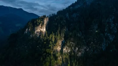 Paragleiter kollidierten in der Luft - Großübung in Grünau im Almtal DJI-0274.jpg