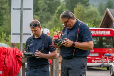 Paragleiter kollidierten in der Luft - Großübung in Grünau im Almtal DSC-0025.jpg