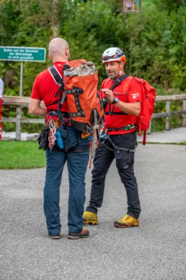 Paragleiter kollidierten in der Luft - Großübung in Grünau im Almtal DSC-0034.jpg