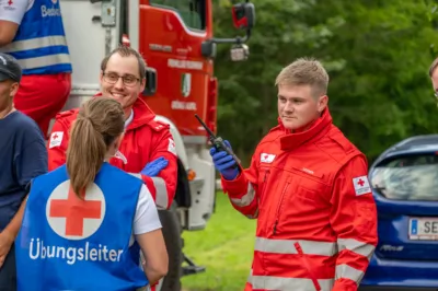 Paragleiter kollidierten in der Luft - Großübung in Grünau im Almtal DSC-0039.jpg