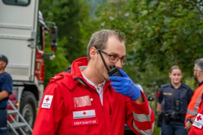 Paragleiter kollidierten in der Luft - Großübung in Grünau im Almtal DSC-0041.jpg