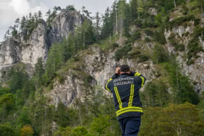 Paragleiter kollidierten in der Luft - Großübung in Grünau im Almtal DSC-0066.jpg