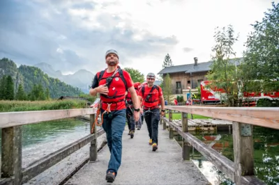 Paragleiter kollidierten in der Luft - Großübung in Grünau im Almtal DSC-0099.jpg