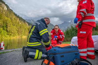 Paragleiter kollidierten in der Luft - Großübung in Grünau im Almtal DSC-0118.jpg