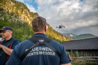 Paragleiter kollidierten in der Luft - Großübung in Grünau im Almtal DSC-0127.jpg