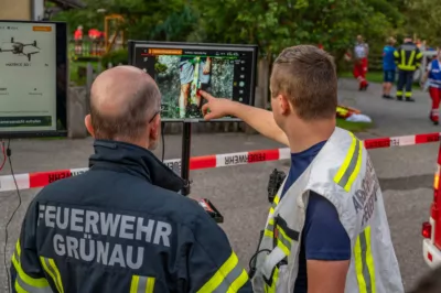 Paragleiter kollidierten in der Luft - Großübung in Grünau im Almtal DSC-0133.jpg