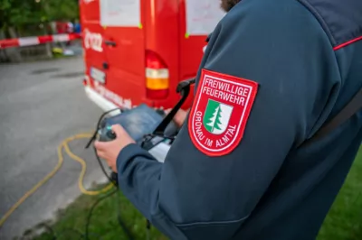 Paragleiter kollidierten in der Luft - Großübung in Grünau im Almtal DSC-0137.jpg