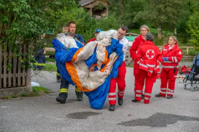 Paragleiter kollidierten in der Luft - Großübung in Grünau im Almtal DSC-0149.jpg