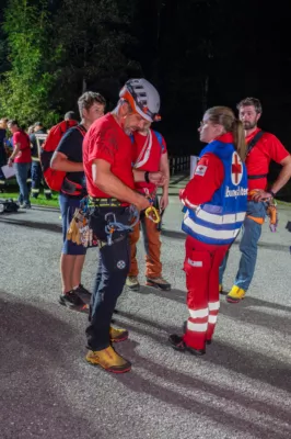 Paragleiter kollidierten in der Luft - Großübung in Grünau im Almtal DSC-0203.jpg