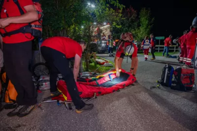 Paragleiter kollidierten in der Luft - Großübung in Grünau im Almtal DSC-0230.jpg