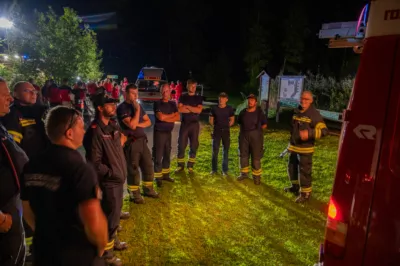 Paragleiter kollidierten in der Luft - Großübung in Grünau im Almtal DSC-0233.jpg