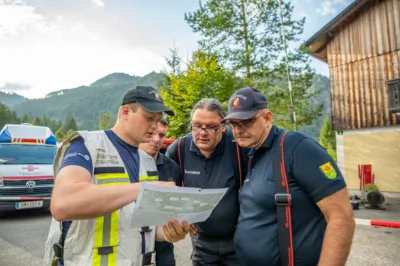 Paragleiter kollidierten in der Luft - Großübung in Grünau im Almtal DSC-9970.jpg