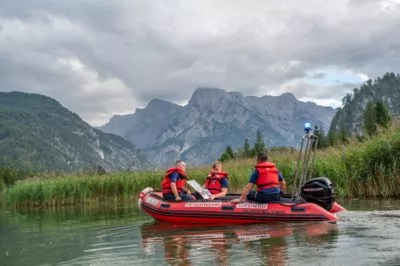 Paragleiter kollidierten in der Luft - Großübung in Grünau im Almtal DSC-9978.jpg