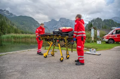 Paragleiter kollidierten in der Luft - Großübung in Grünau im Almtal DSC-9998.jpg