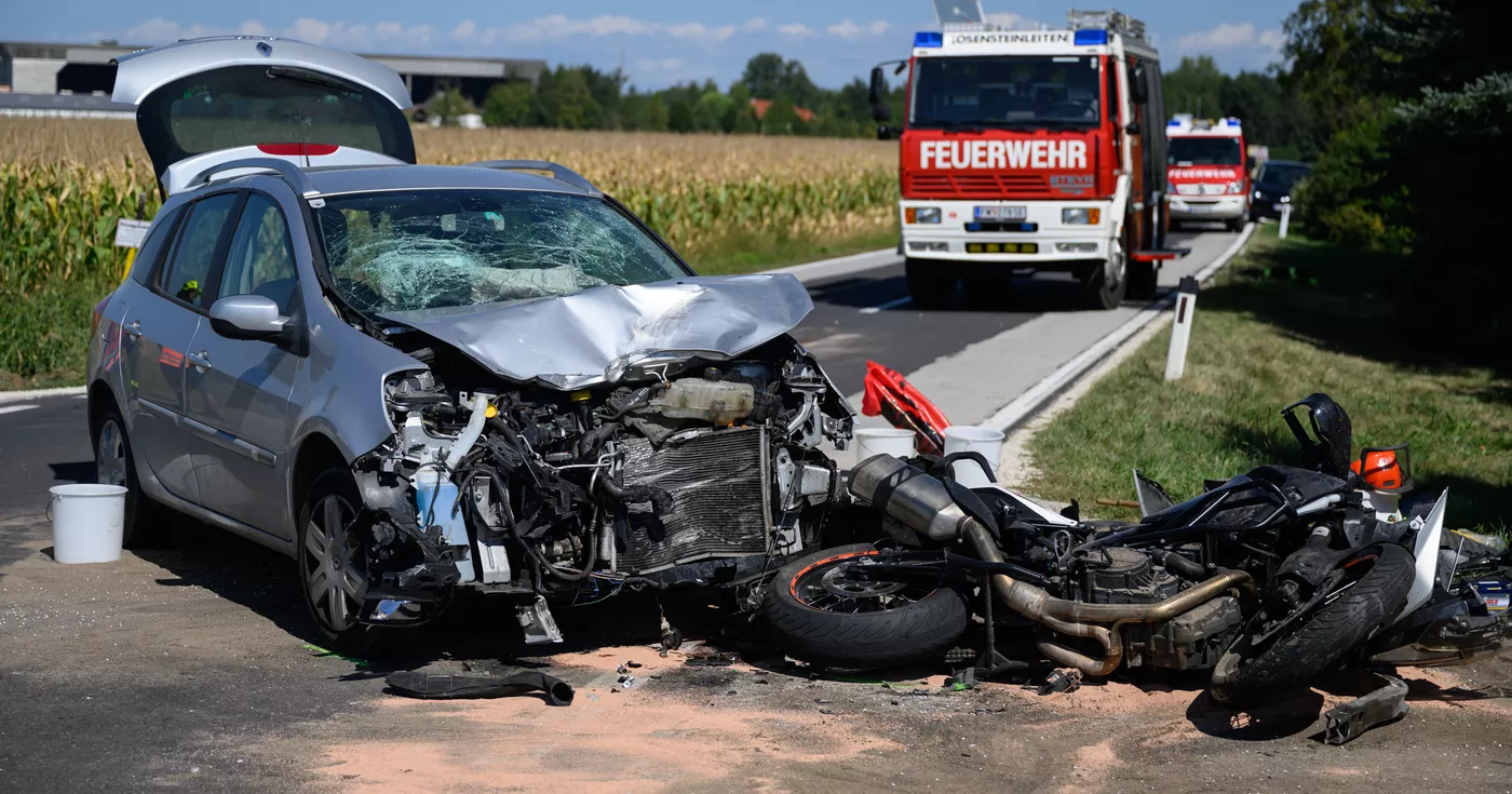 Verkehrsunfall in Wolfern - Motorradfahrer schwer verletzt