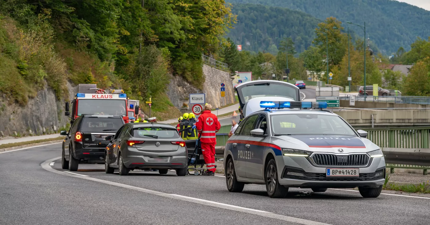 Auffahrunfall im Stau auf der B138 fordert eine verletzte Person