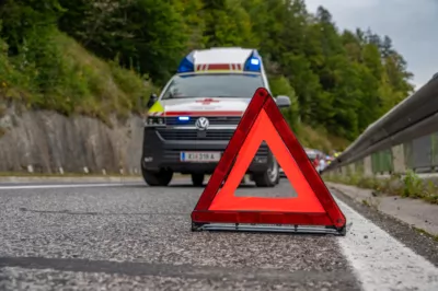 Auffahrunfall im Stau auf der B138 fordert eine verletzte Person DSC-0327.jpg