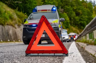 Auffahrunfall im Stau auf der B138 fordert eine verletzte Person DSC-0330.jpg