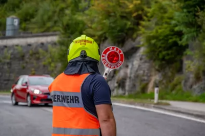 Auffahrunfall im Stau auf der B138 fordert eine verletzte Person DSC-0333.jpg