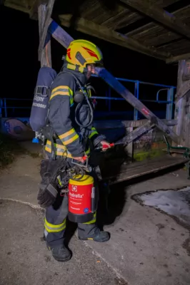 Kleinbrand in einem Wartehäuschen - Feuerwehr Kirchdorf im Einsatz DSC-0363.jpg