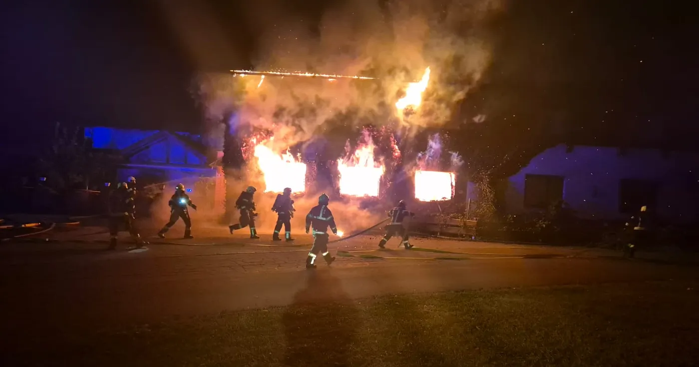 Titelbild: Brand in Schönau im Mühlkreis zerstört Asylunterkunft