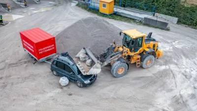 Kollision und eingeklemmte Personen - Feuerwehr trainiert Ernstfall in Pettenbach DJI-0289.jpg