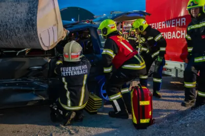 Kollision und eingeklemmte Personen - Feuerwehr trainiert Ernstfall in Pettenbach DSC-0453.jpg