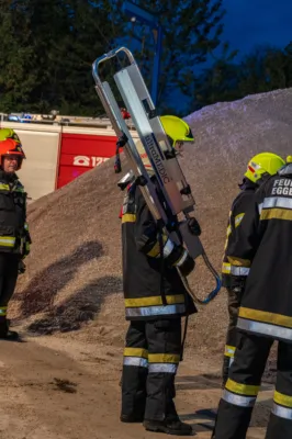 Kollision und eingeklemmte Personen - Feuerwehr trainiert Ernstfall in Pettenbach DSC-0468.jpg