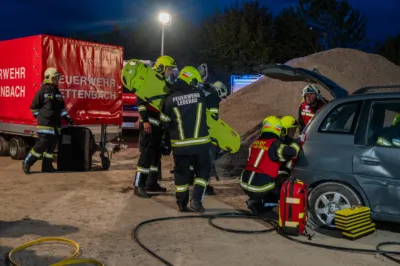 Kollision und eingeklemmte Personen - Feuerwehr trainiert Ernstfall in Pettenbach DSC-0483.jpg