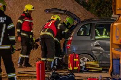 Kollision und eingeklemmte Personen - Feuerwehr trainiert Ernstfall in Pettenbach DSC-0517.jpg