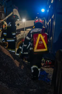 Kollision und eingeklemmte Personen - Feuerwehr trainiert Ernstfall in Pettenbach DSC-0531.jpg