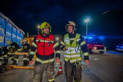 Kollision und eingeklemmte Personen - Feuerwehr trainiert Ernstfall in Pettenbach DSC-0536.jpg